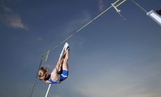 开云官方app入口-双线传奇，AC米兰铁血终结雷恩，皮克跨海救火助英超争冠易主