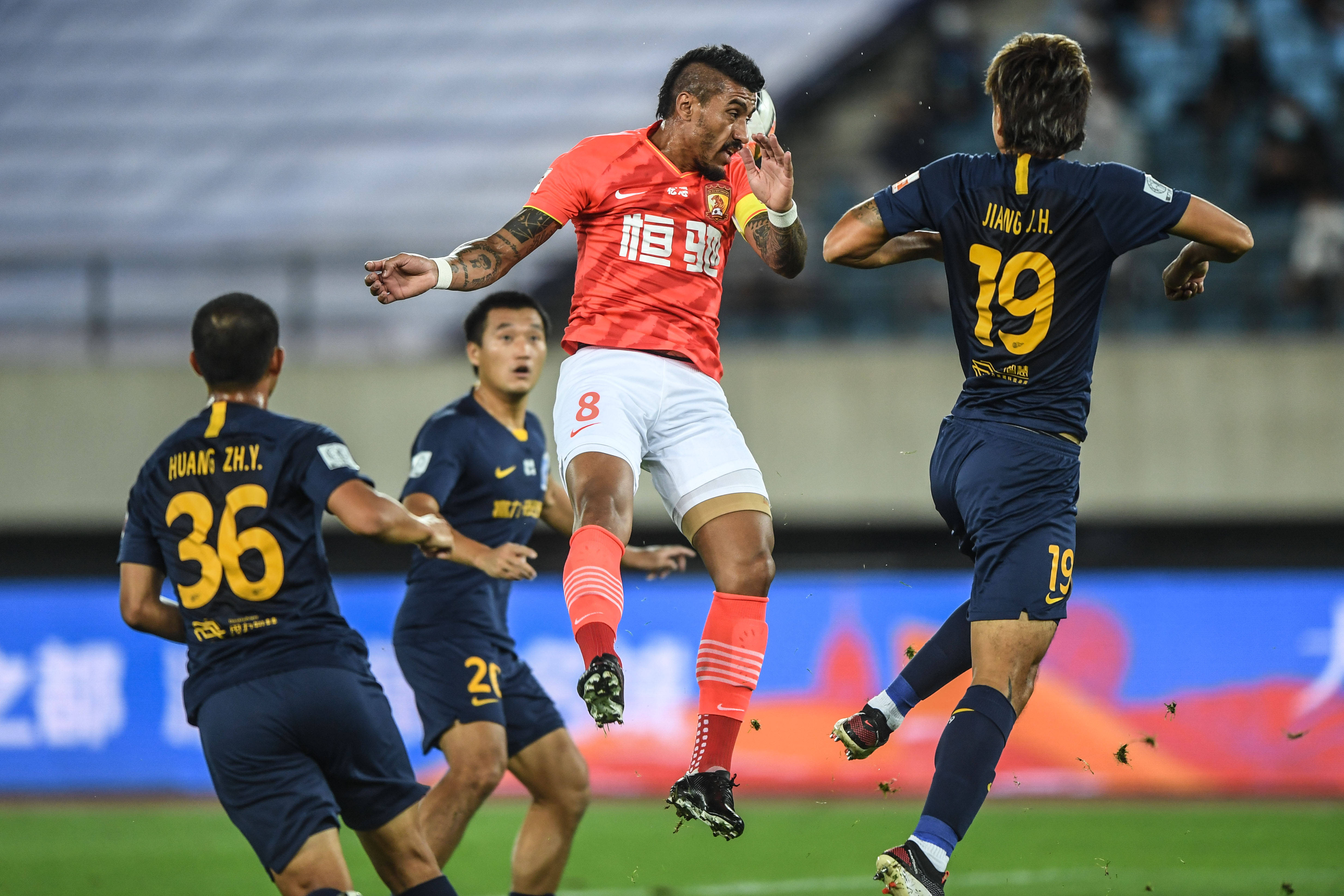 包含广州恒大淘宝队成功摆脱困境连胜两轮的词条