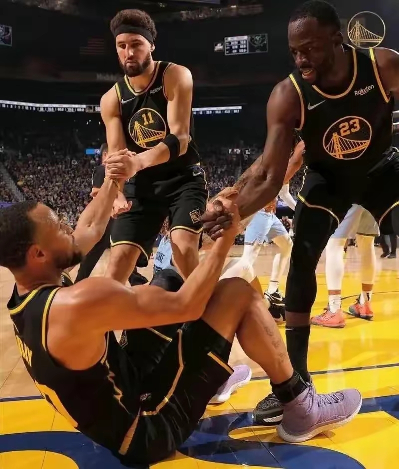 关于威廉姆斯绝杀梅赛德斯，拉塞尔扛起全队的信息