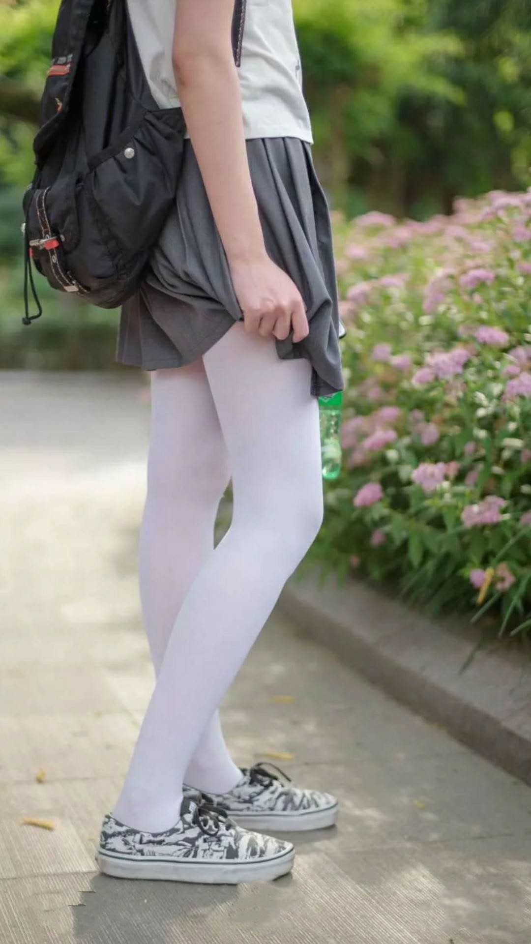 赛道与球场,当F1年度争冠之夜遇见恩比德的满分演出