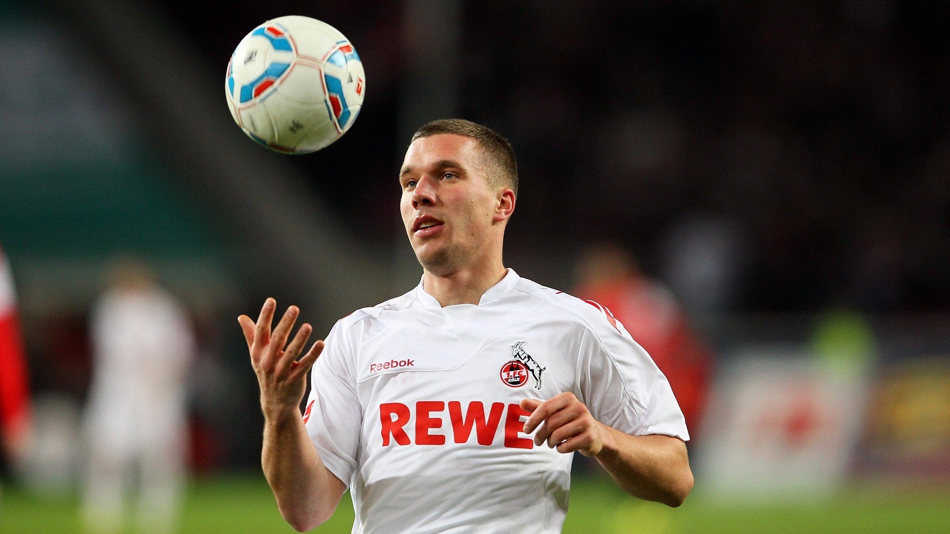 西甲德比烽火连天，英超蓝军制霸枪手—绿茵场上的双重奏